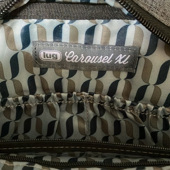 NEW! Cute “lug” Gray Quilted Crossbody Bag - Picture 4 of 11